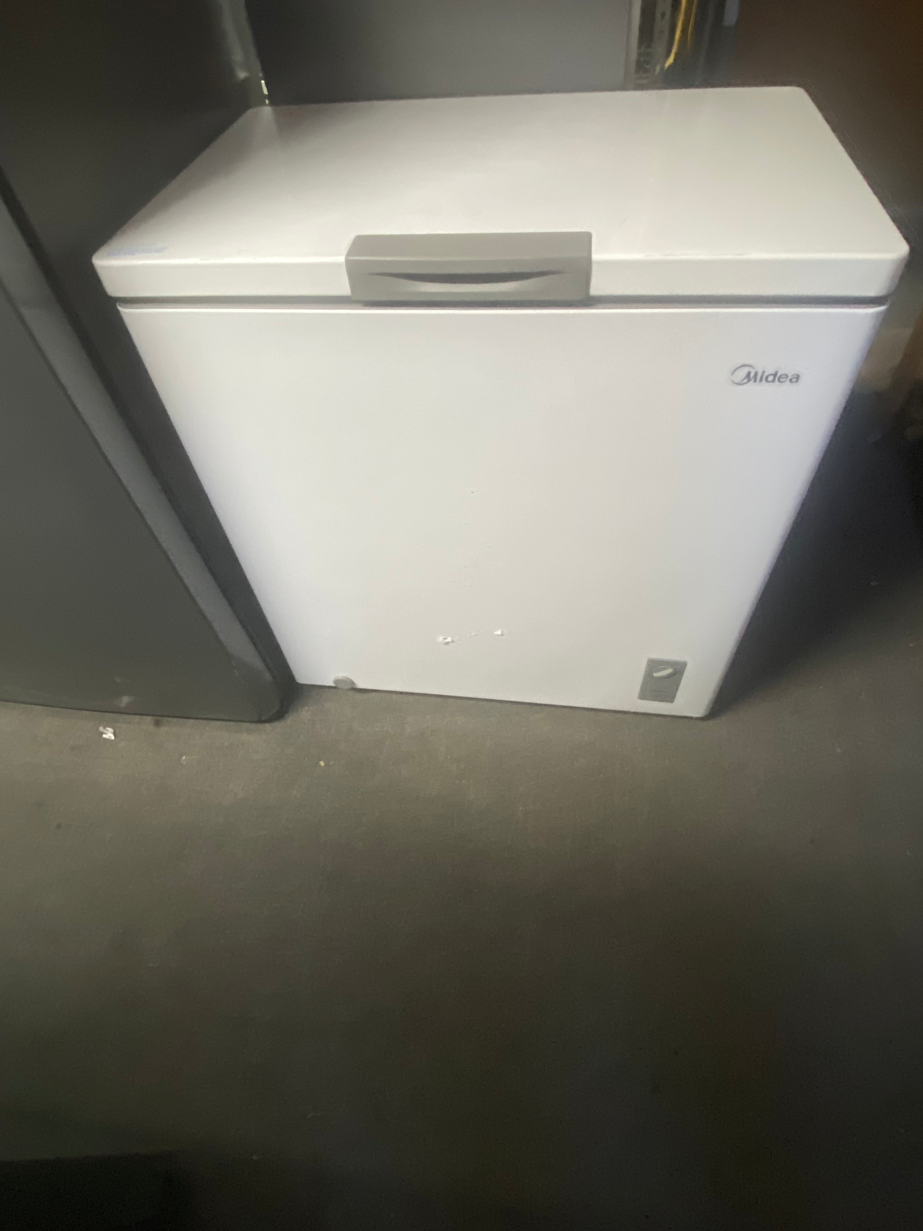 ❄️ **MIDEA 7 CU. FT. CONVERTIBLE CHEST FREEZER — ONLY $119.99!** ❄️